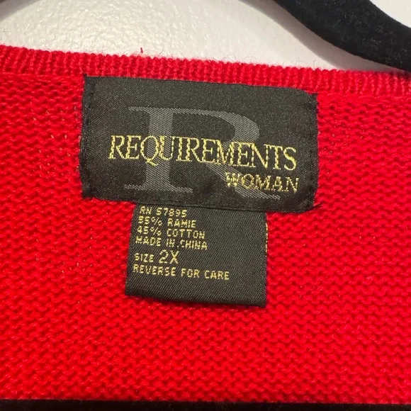 Requirements Vintage women red christmas floral‎ beaded knit vest - Picture 2 of 3